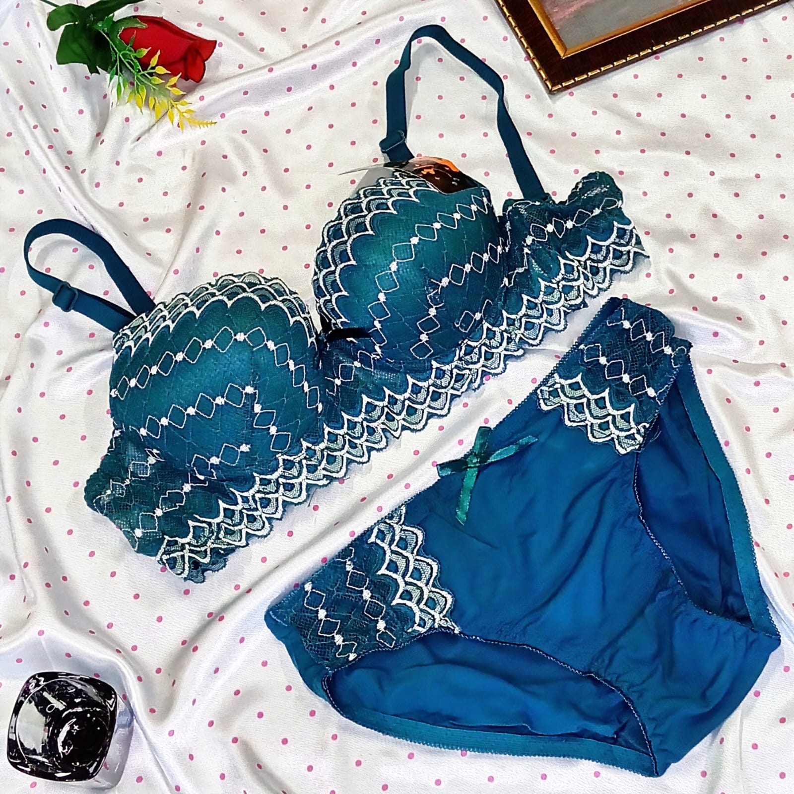 Front Embroudery Bra Panty Set